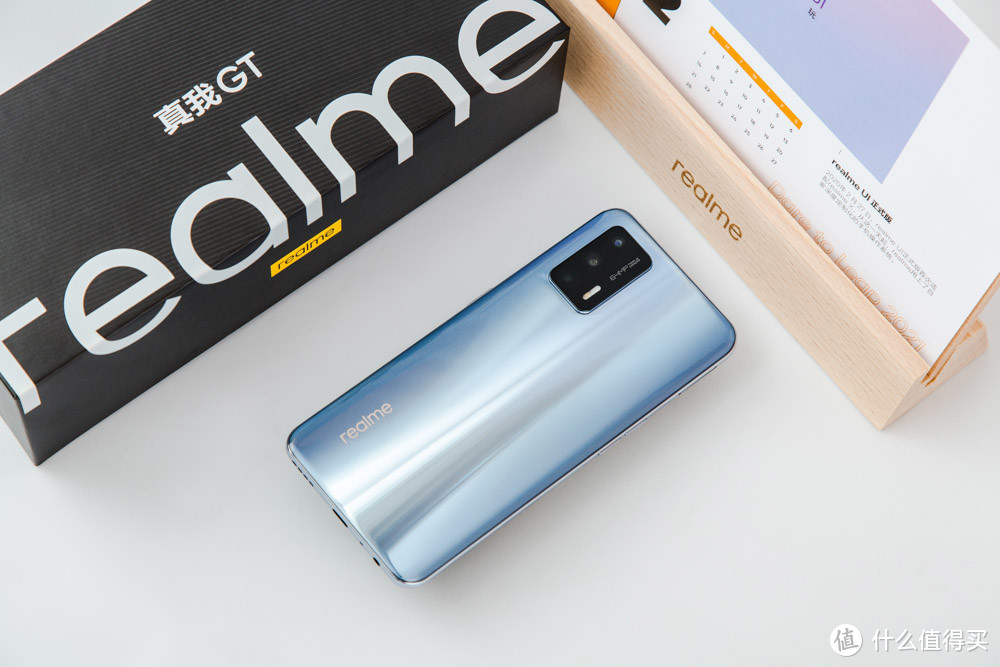 realme GT银色版图赏：不仅颜值高，性能更炸裂