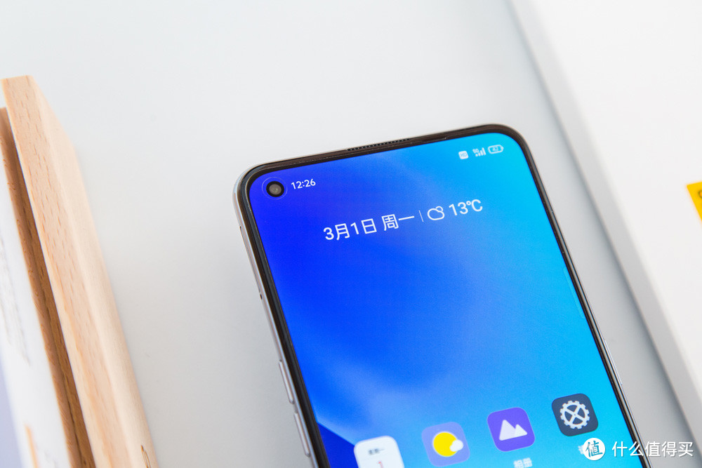 realme GT银色版图赏：不仅颜值高，性能更炸裂