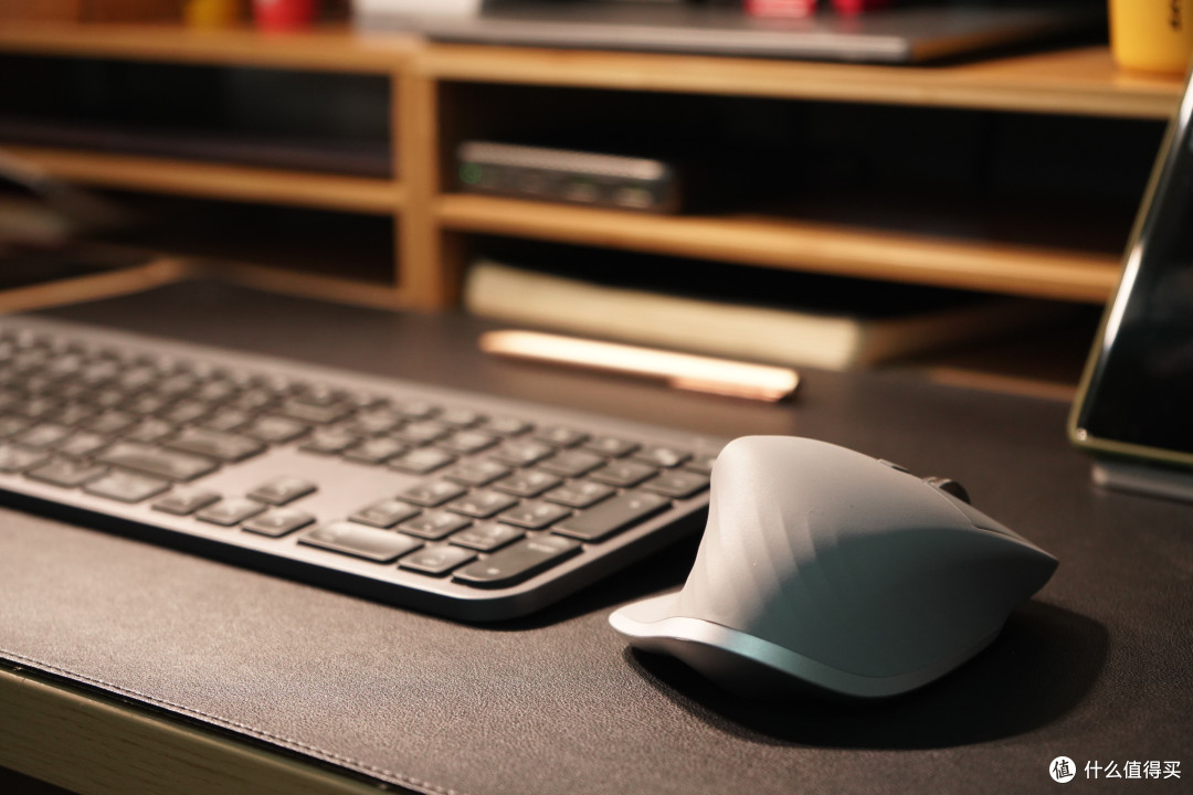 舒适环境下的高效生产力办公室桌面改造