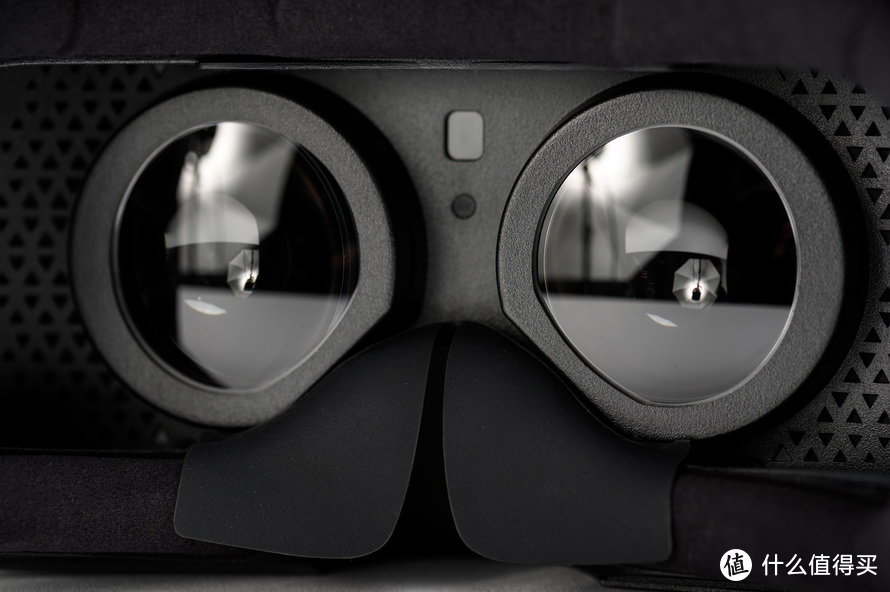 爱奇艺奇遇2S胶片灰4K VR一体机：给你“皇帝级”观影体验