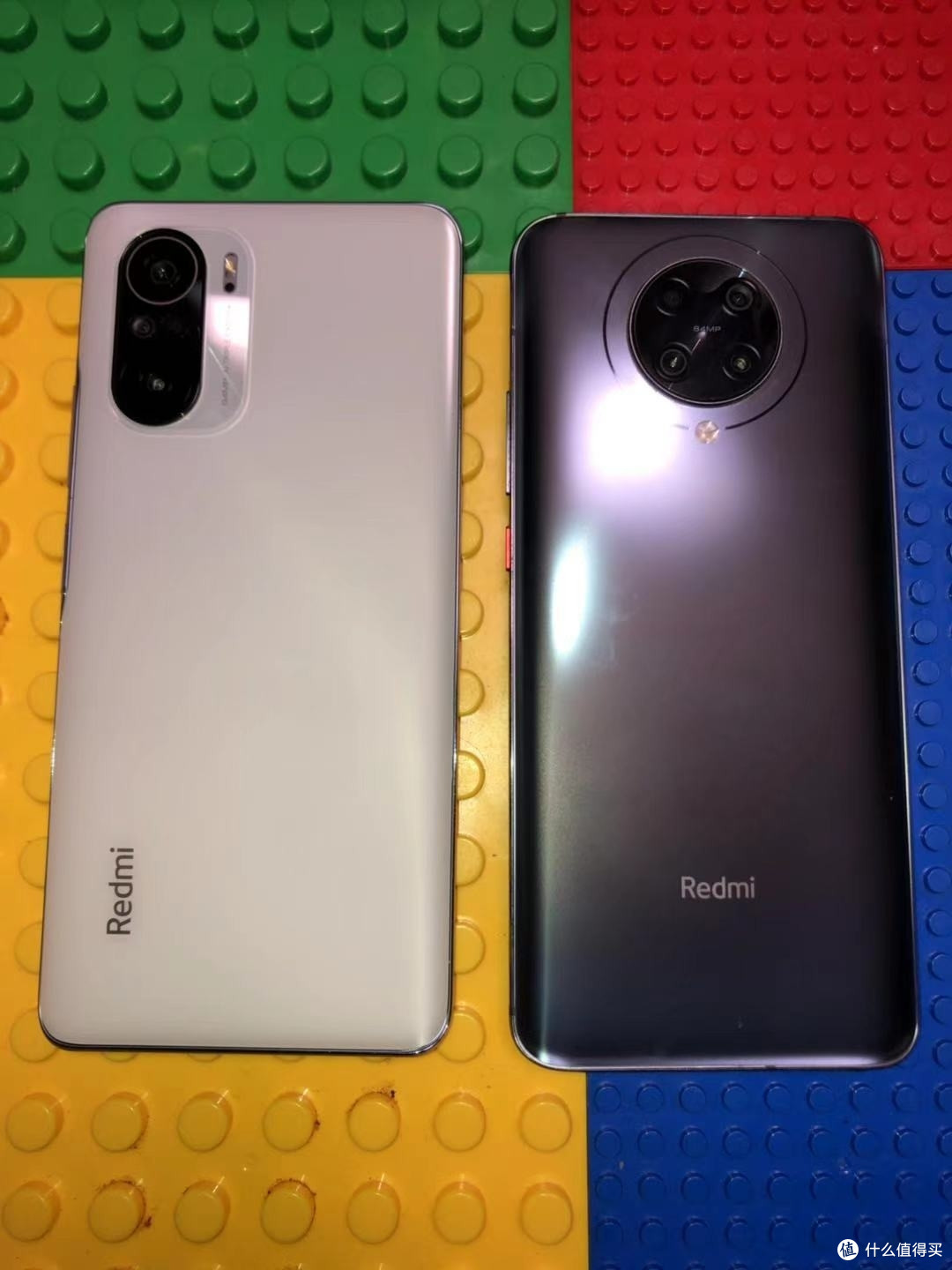 背面对比k30pro三围:163.3*75.4*8.9 重218gk40pro三围:163.7*76.4*7.