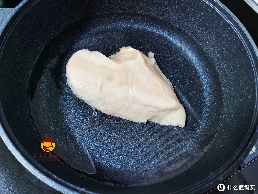 这鸡胸肉的做法最近火了，不煎不炸不水煮，简单营养，太好吃了