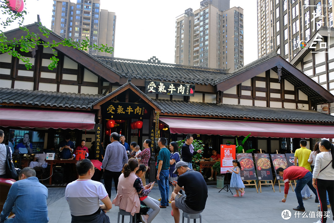 它是曾经的重庆南岸“五渡口”，变成老街之后，新生还是毁灭？