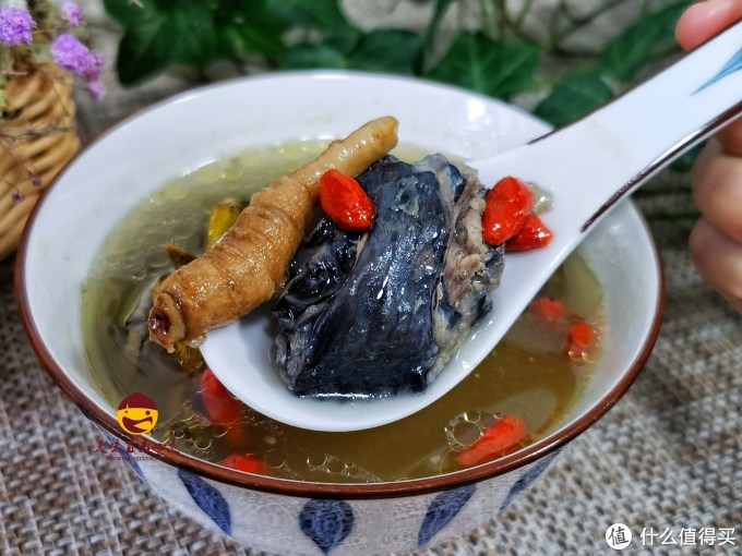 【白凤乌鸡】白凤乌鸡多少钱一斤 石斛花旗参乌鸡汤的做法_什么值得买