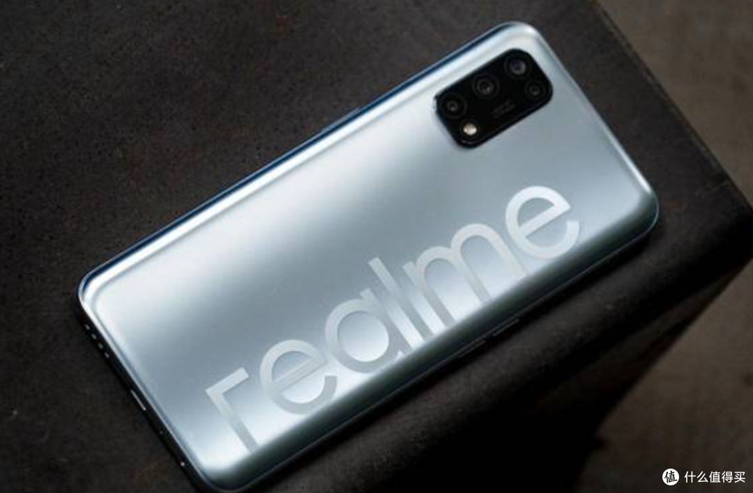 首先,在外观设计上,redmi note9 pro和realme q2 pro都使用了挖孔屏幕