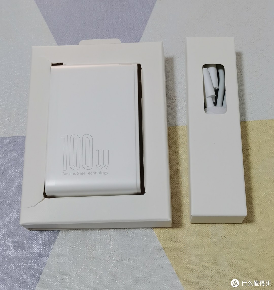 出差一个就够--倍思100W 2A2C氮化镓充电器（一）