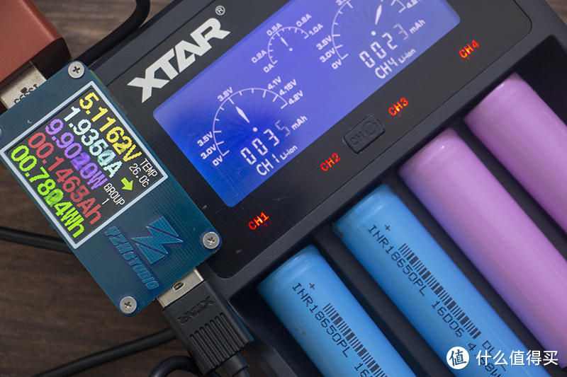 电池玩家的福音，全兼容大屏显四槽随充，XTAR VC4L智能充电器实测