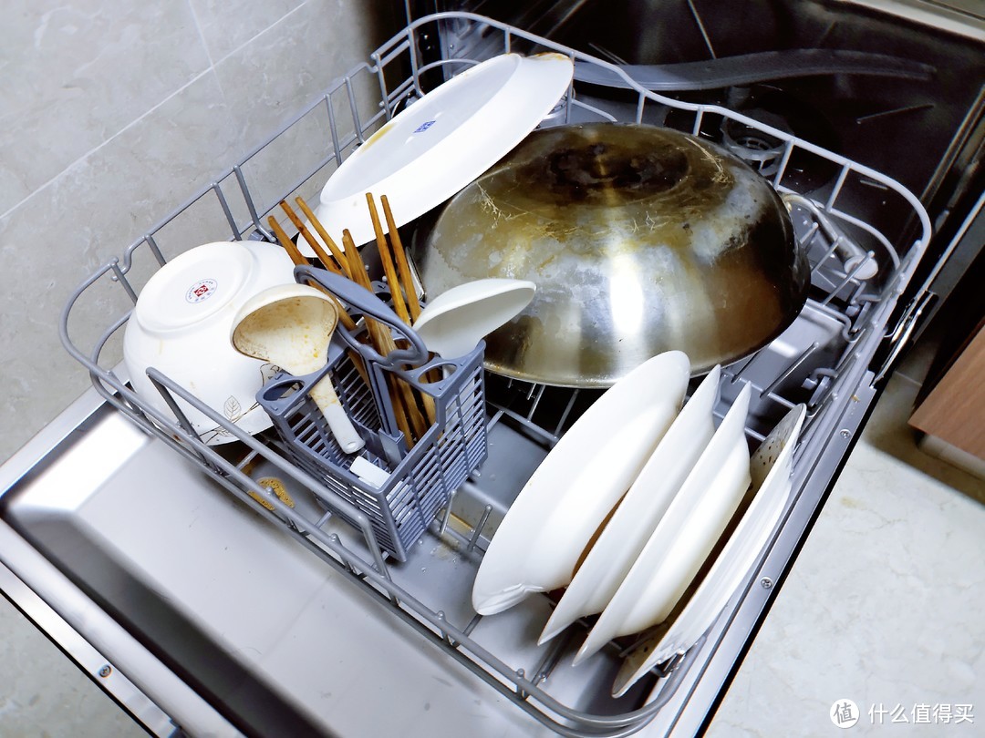如何挑选适合自家的大容量洗碗机？！聊聊关于13套洗碗机的那些事儿