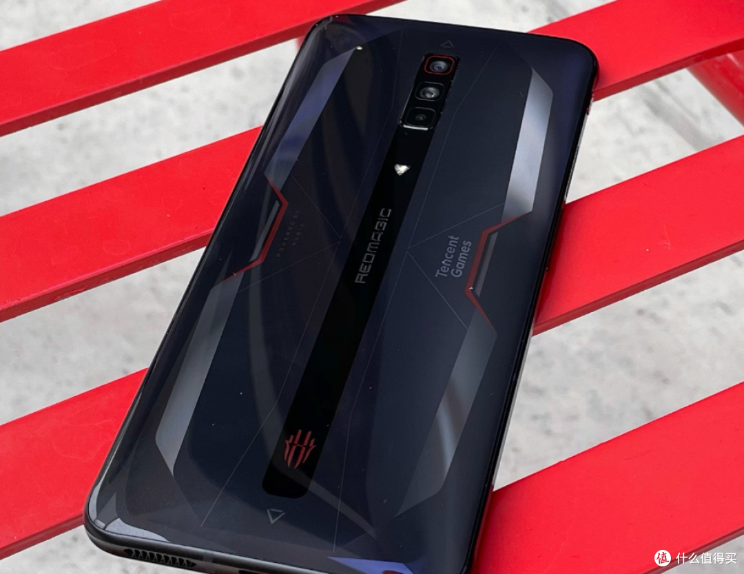 红魔6发布,游戏手机拒绝离场,看看这配置你可吗?