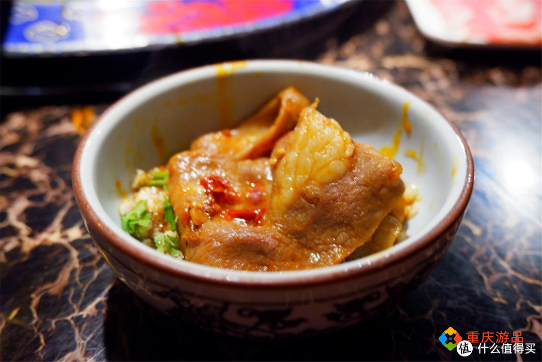 外地人到重庆旅游，挑战一个人吃火锅，第一次吃内脏就被征服了