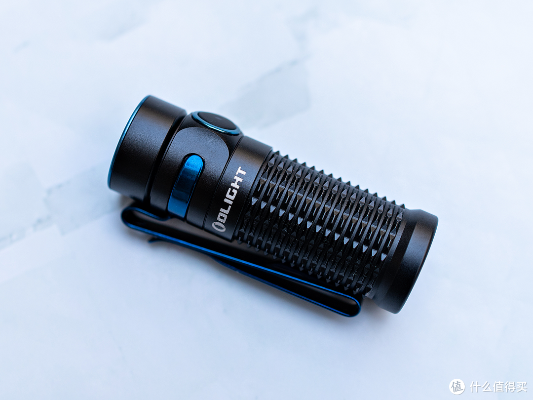 拇指大小、1200流明：OLight Baton 3强光手电评测(附视频)