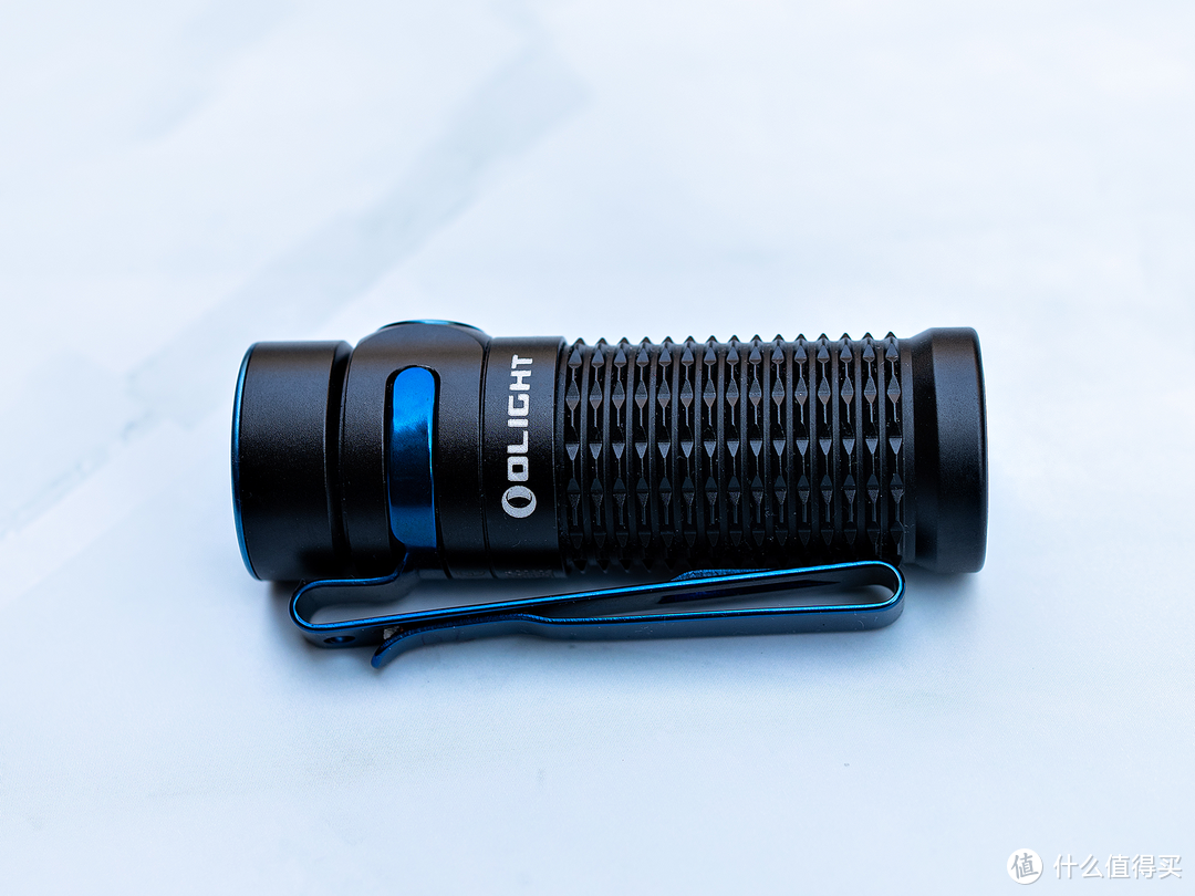 拇指大小、1200流明：OLight Baton 3强光手电评测(附视频)