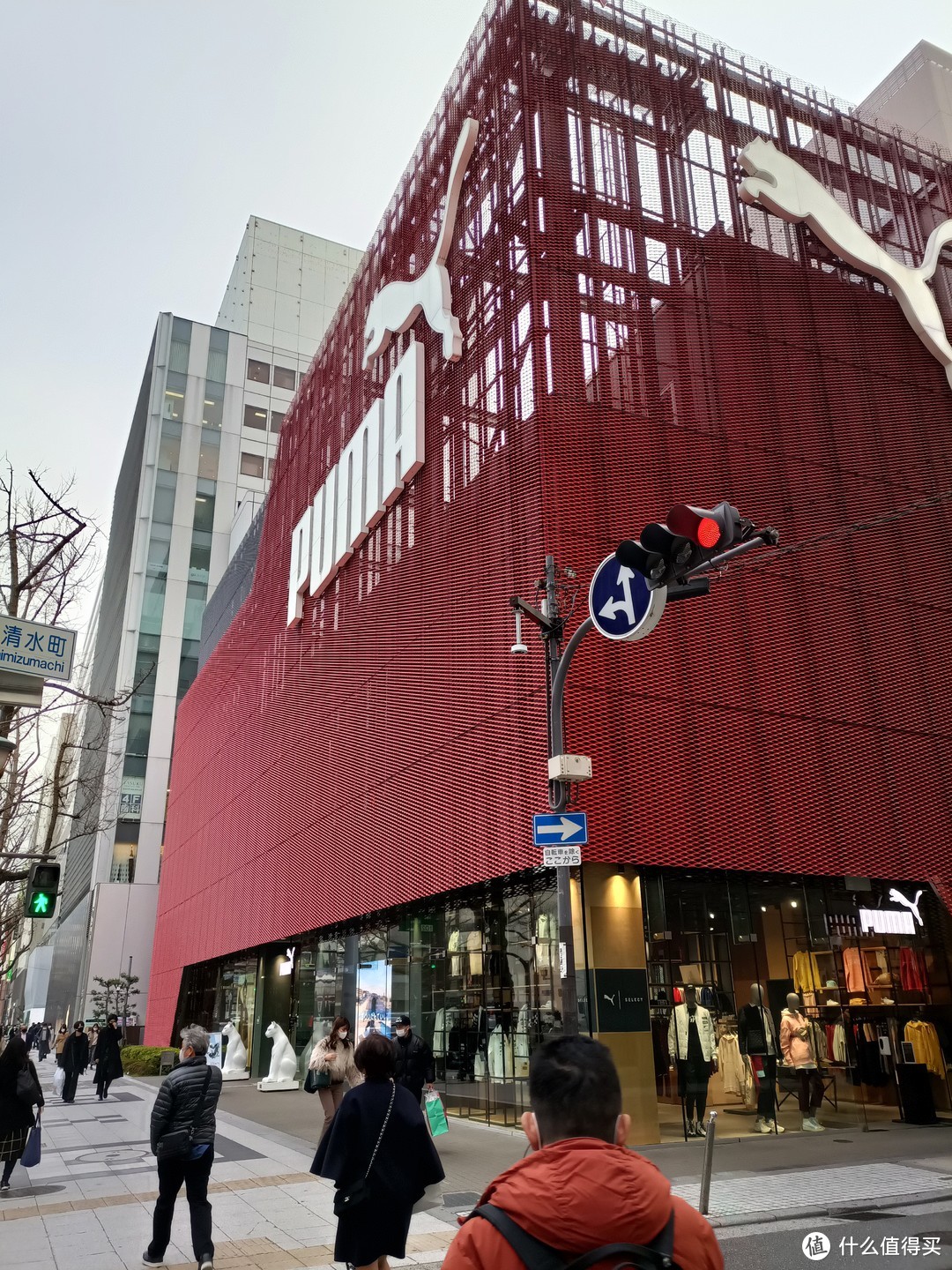 带大家走访日本大阪球鞋圣地心斋桥，特别逛一下亚瑟士（Asics）旗舰店