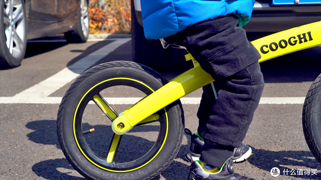 平衡锻炼很重要，宝宝的第一辆车，酷骑儿童平衡车分享
