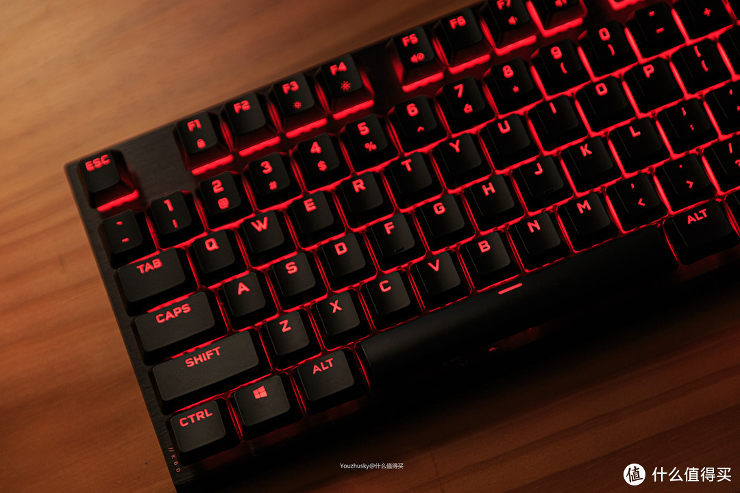 键盘正面左边红色
