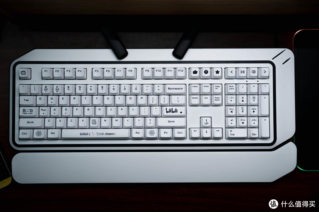 这个键盘适合收藏，晒晒我的ikbc哔哩哔哩异次元立体小电视键盘