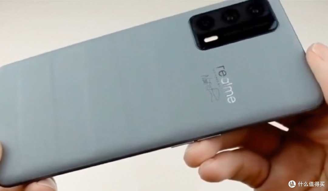 realmex9pro大师版真机照出炉搭天玑1200水泥灰配色