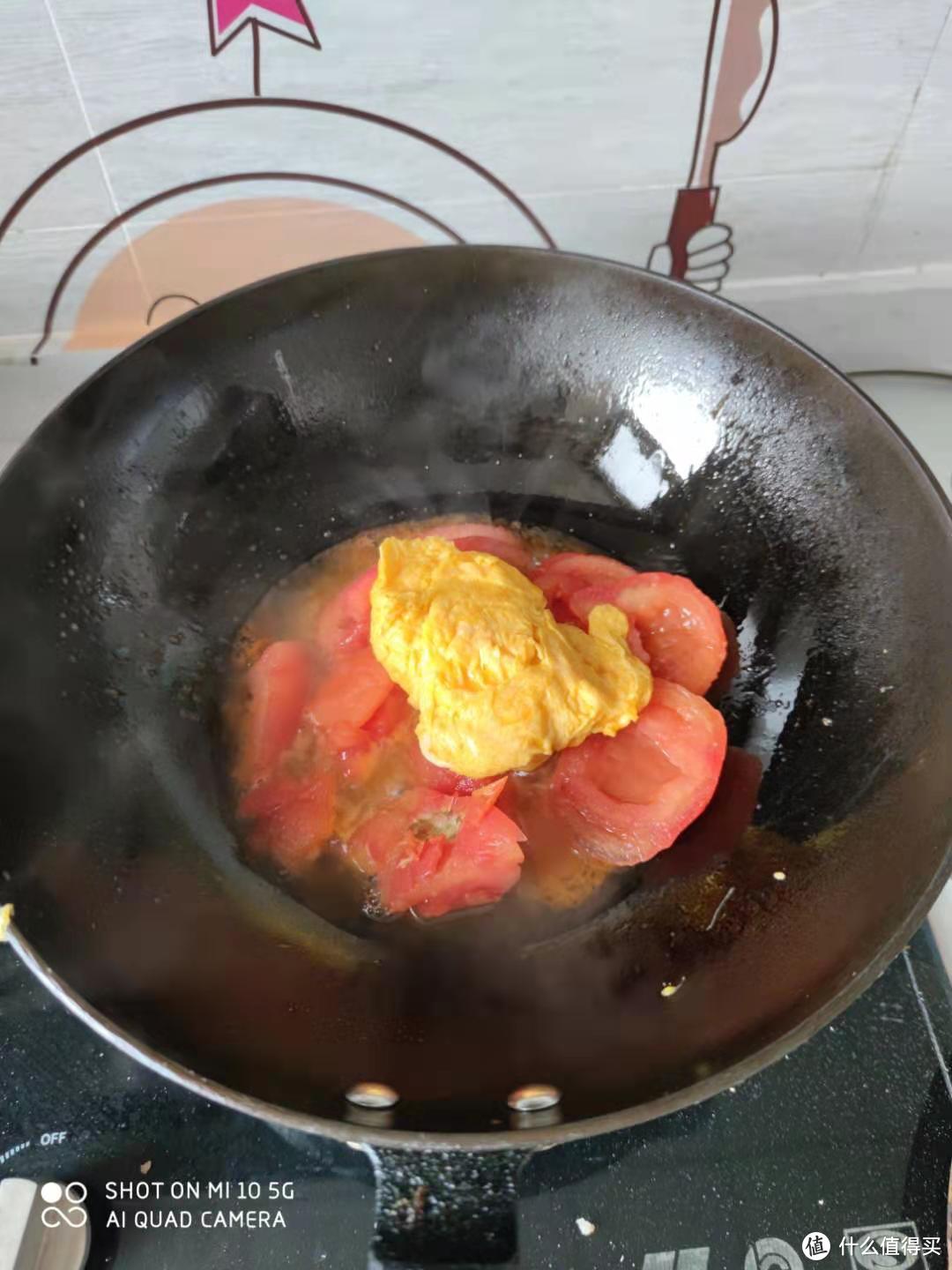 打开锅盖的瞬间鸡蛋会像蒸馒头一样瘪下去