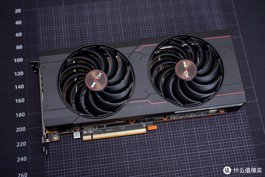 可装进登机箱的ITX主机  蓝宝石 RX 6700XT 12G D6 白金版