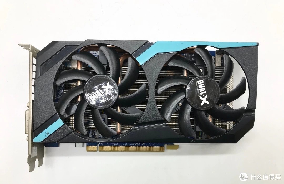 HD7870这张卡，新玩家们可能有些陌生，毕竟距离它发布已经8个年头了