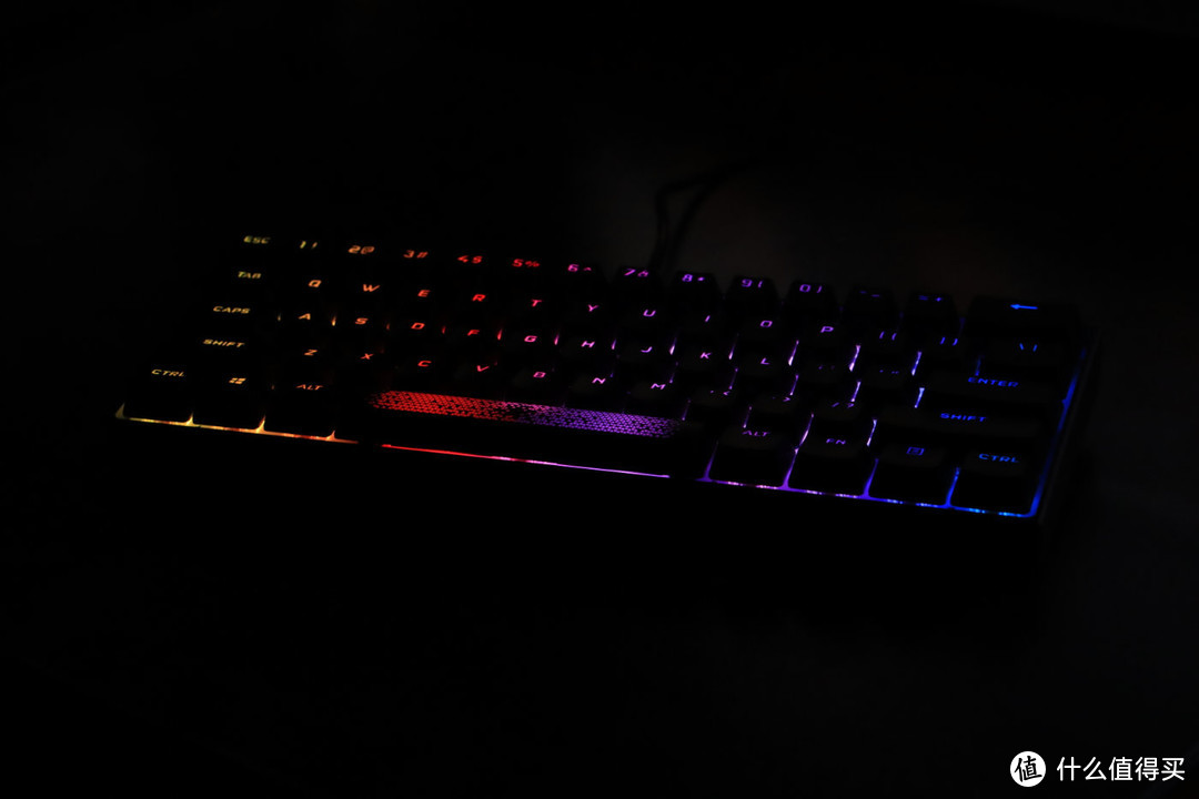 海盗船 K65 RGB mini 机械键盘 拆解评测