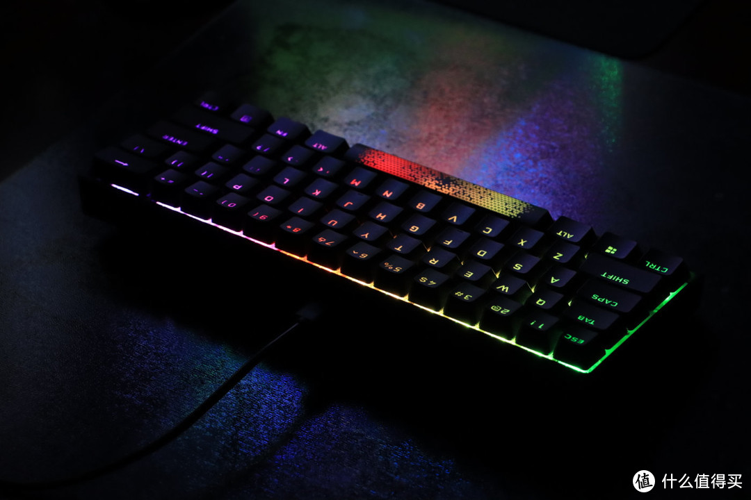 海盗船 K65 RGB mini 机械键盘 拆解评测