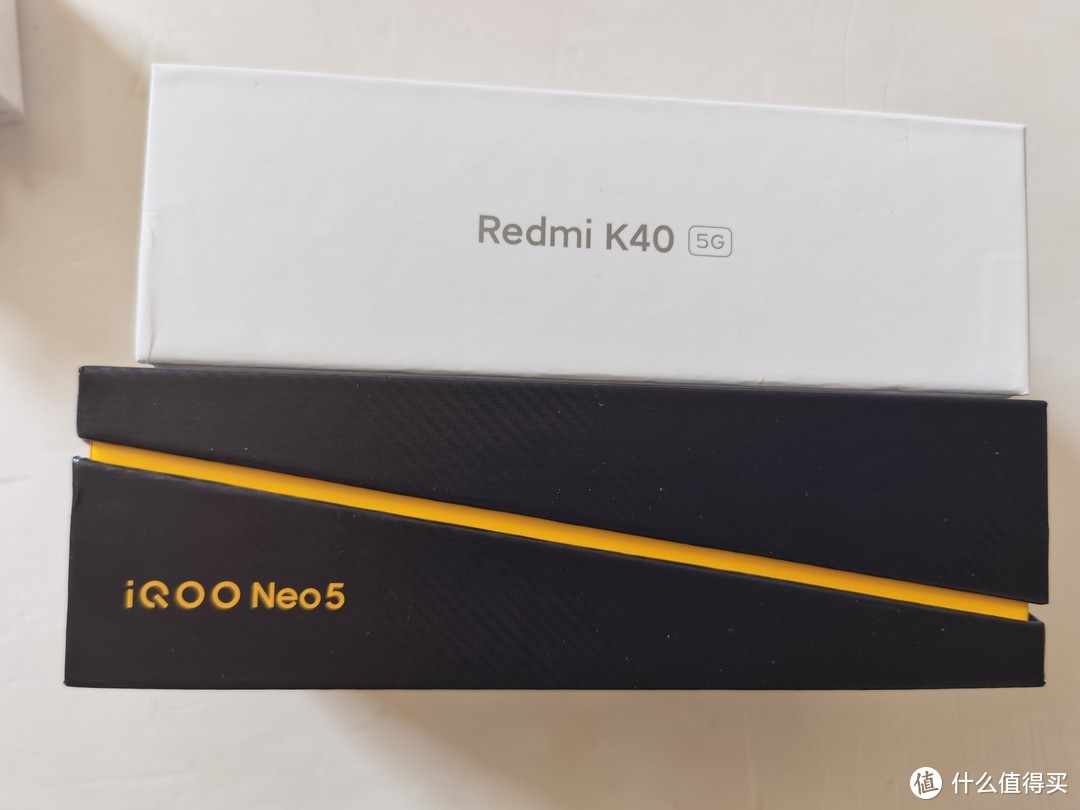 K40手机开箱及与IQOO NEO5手机简单外表对比