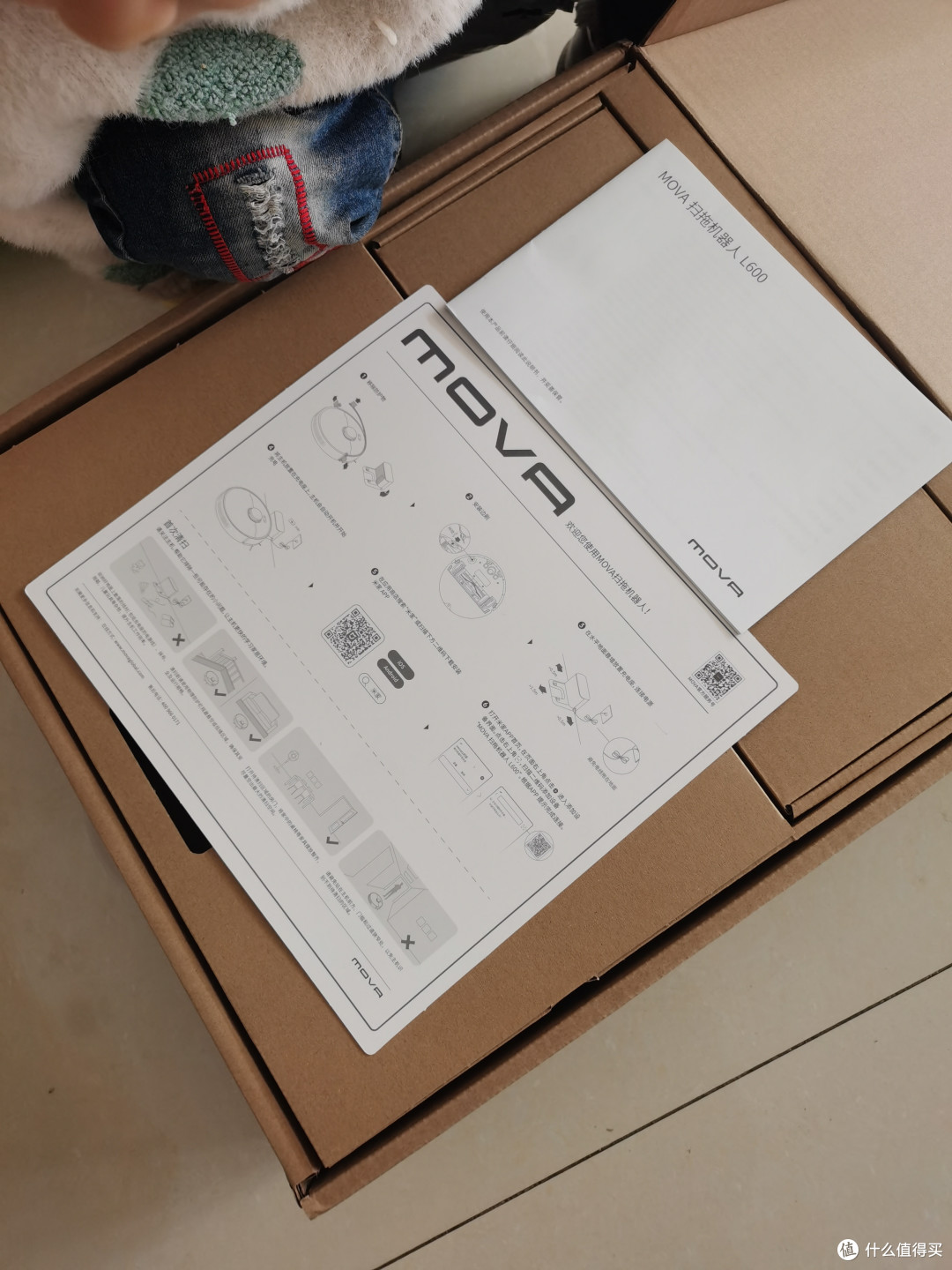 开箱后先看到安装操作示意图和说明书