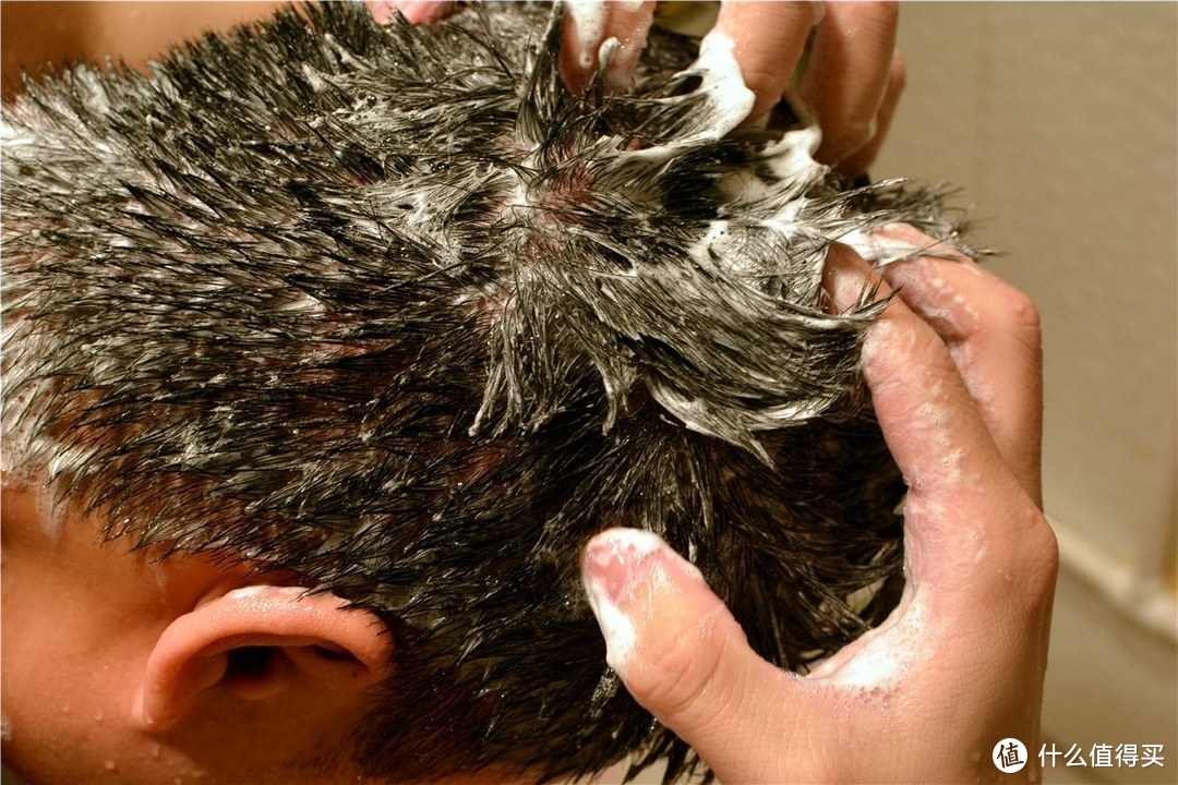男士也可以拥有一头蓬松飘逸秀发，这款海盐洗发膏值得一试