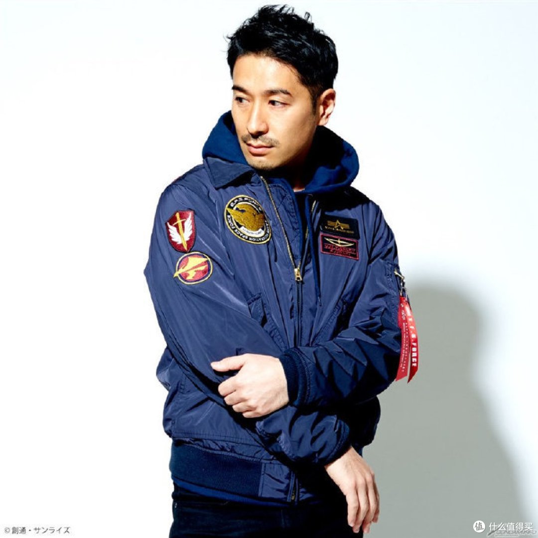 另外还有阿尔比昂队 浦木宏款,迪拉兹舰队 卡多款 连帽衫,售价7800