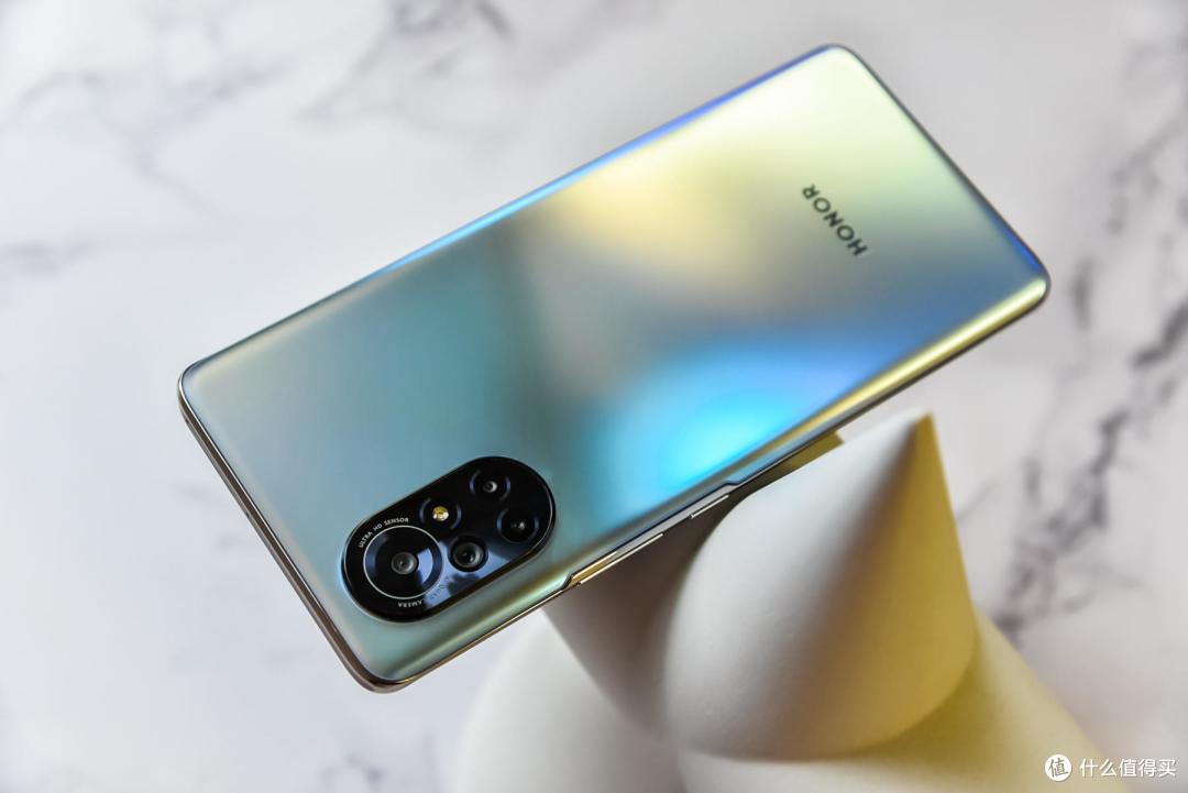 10亿色超曲屏 66w快充 6400万主摄,荣耀v40轻奢版体验