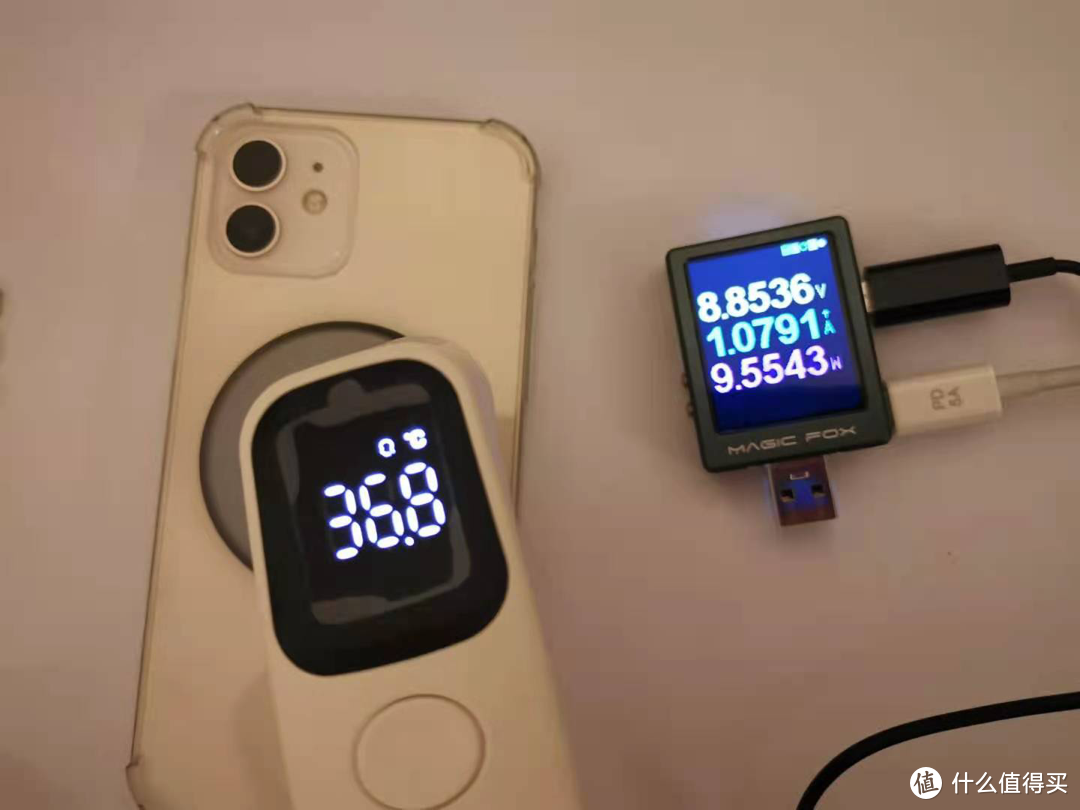 充电半小时后实测温度，充电器、手机后盖、正面屏幕温度均为36.8度
