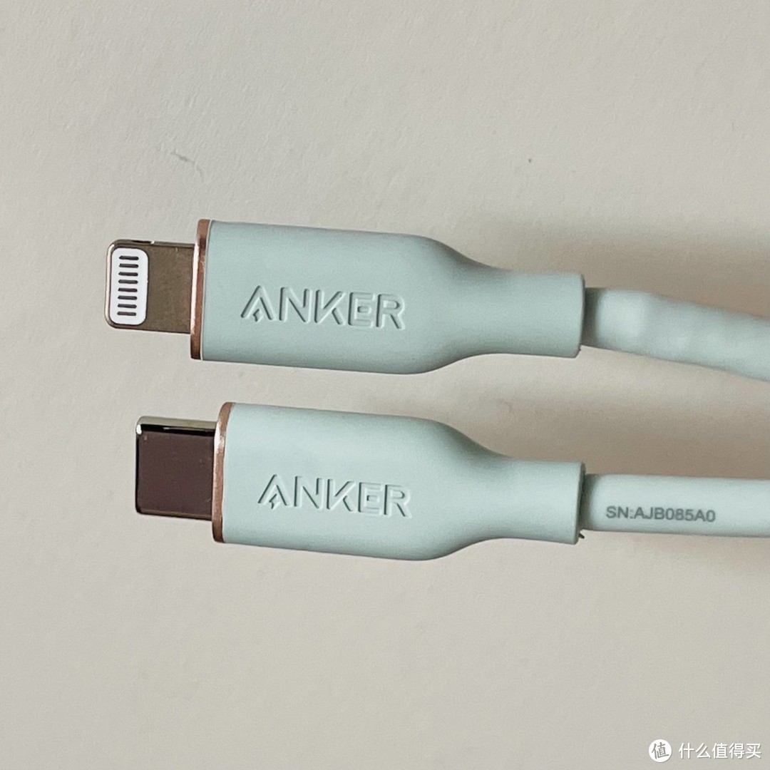 Anker Nano 20W小彩充+1.8米亲肤线薄荷绿套装测评