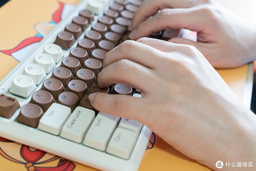 键盘中的“劳斯莱斯”  ，我的桌面担当——IKBC&歌帝梵联名款巧克力机械键盘