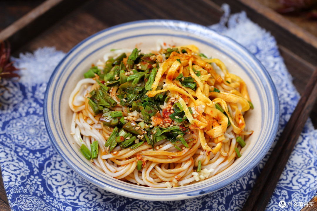 【香椿油泼拌面】