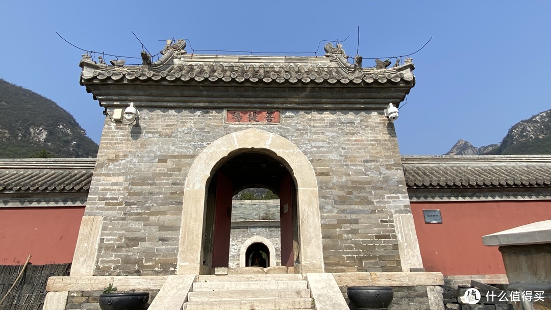 山下的灵鹫寺，区里重修了