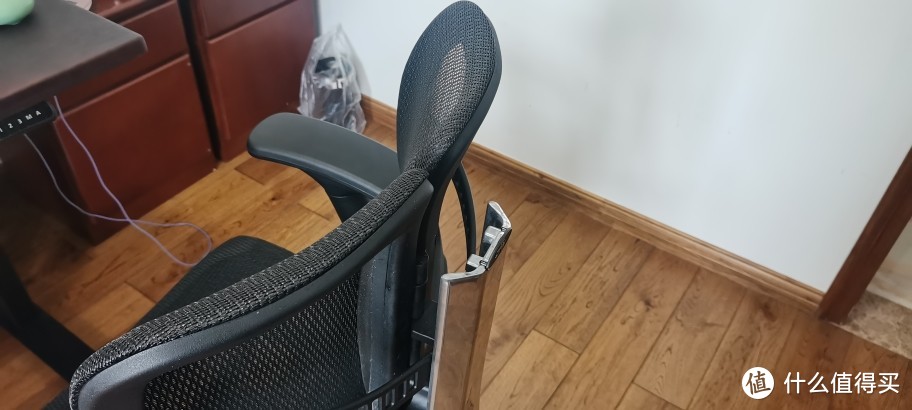 迩高迈思Ergomax人体工学椅头枕部位有异响解决方法