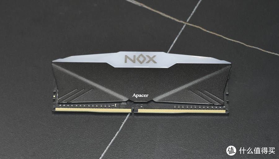 Apacer 宇瞻 NOX 暗黑女神 RGB DDR4 3600 台式机内存条图赏