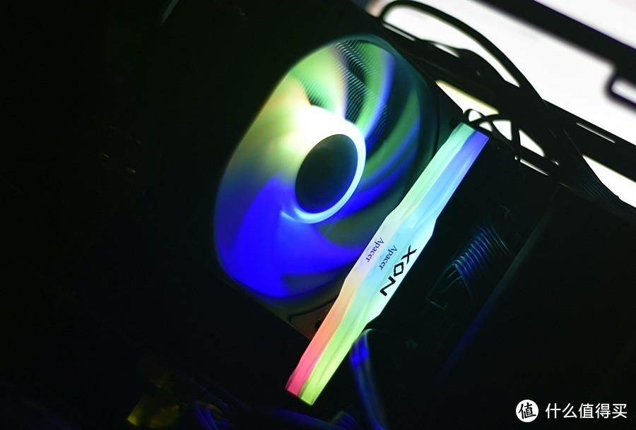 Apacer 宇瞻 NOX 暗黑女神 RGB DDR4 3600 台式机内存条图赏