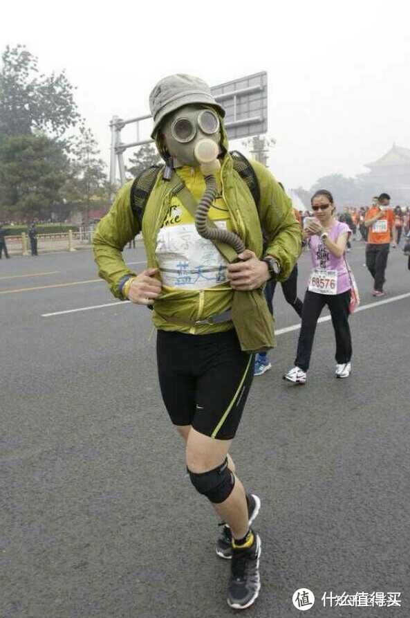天气不好的雾霾天气只能带上呼吸装备奔跑
