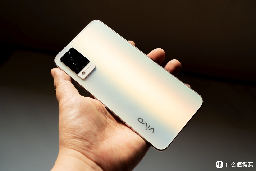 vivo S9小评：颜值的确能打，朝露白配色不是你想象的那种白