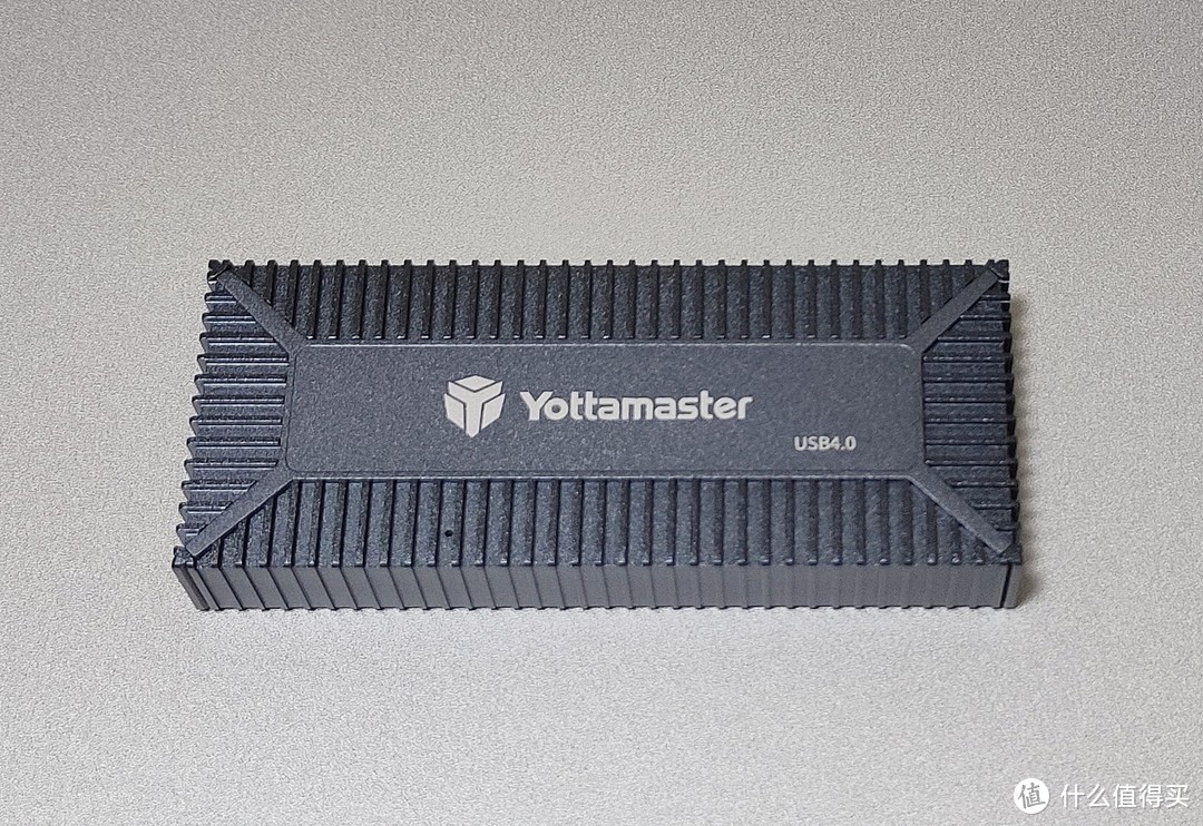 在Windows 10系统上即插即用，Yottamaster USB 4.0硬盘盒开箱和使用体验