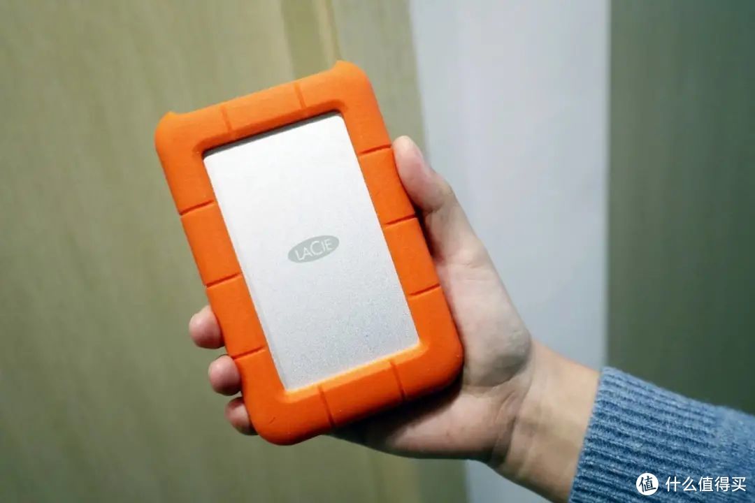 户外摄影安全第一，实用耐用好用的LaCie三防移动硬盘上手