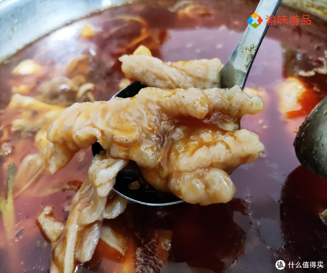 藏在重庆双碑老社区的牛肉火锅，水晶牛肉一绝，食客趋之若鹜