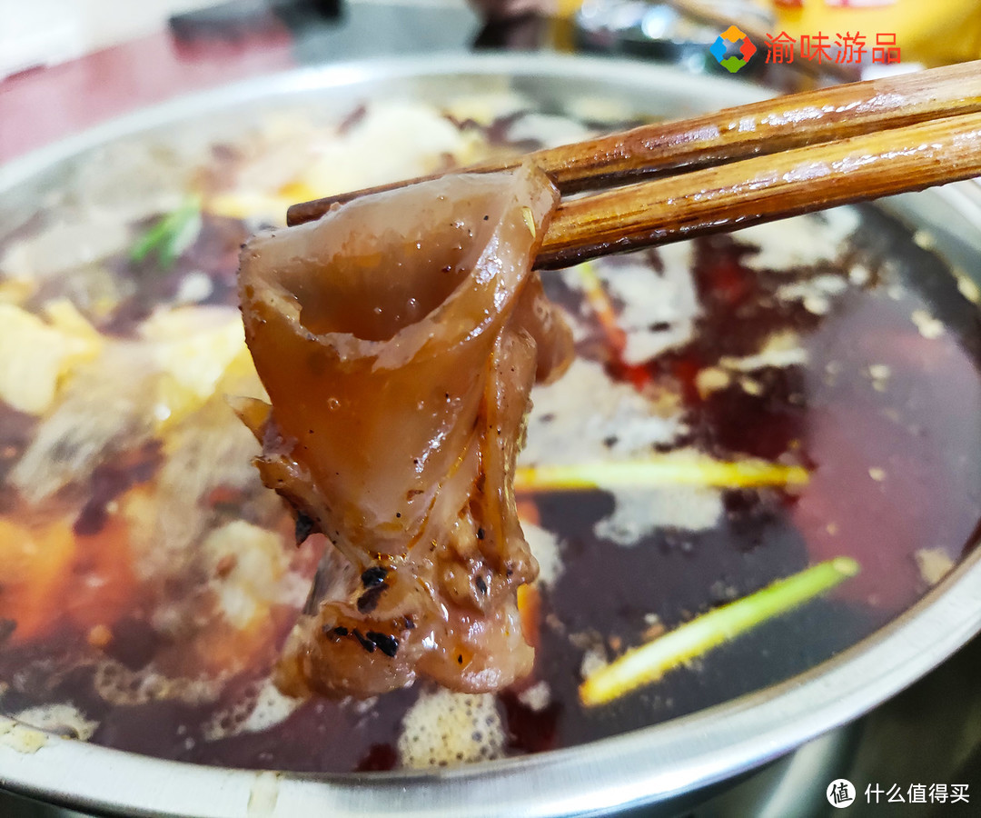 藏在重庆双碑老社区的牛肉火锅，水晶牛肉一绝，食客趋之若鹜