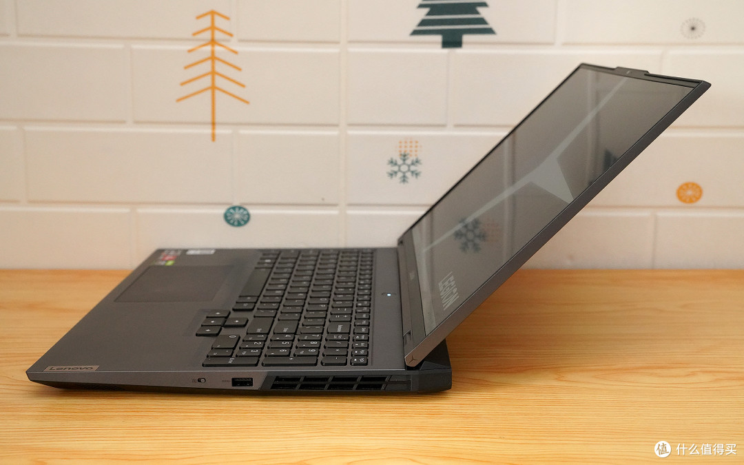 双通道16gb ddr4,512gb ssd,显卡是nvidia geforce rtx 3060 laptop