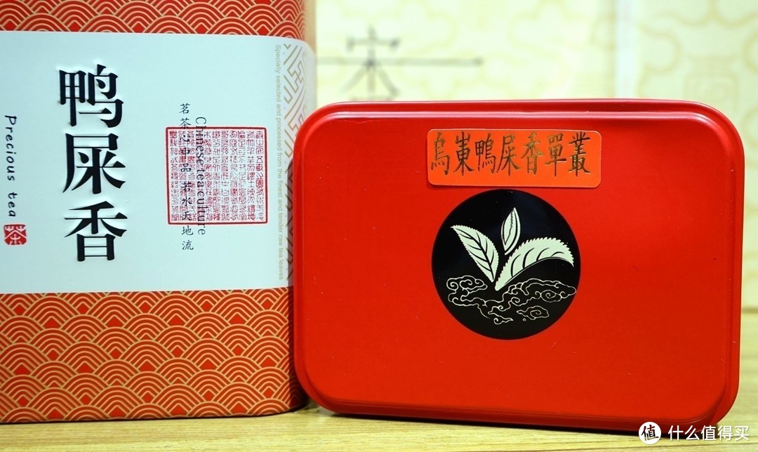 （散装茶最常见的包装就是铁罐加上胶带封口，贴上纸条注明内装茶叶的类型）