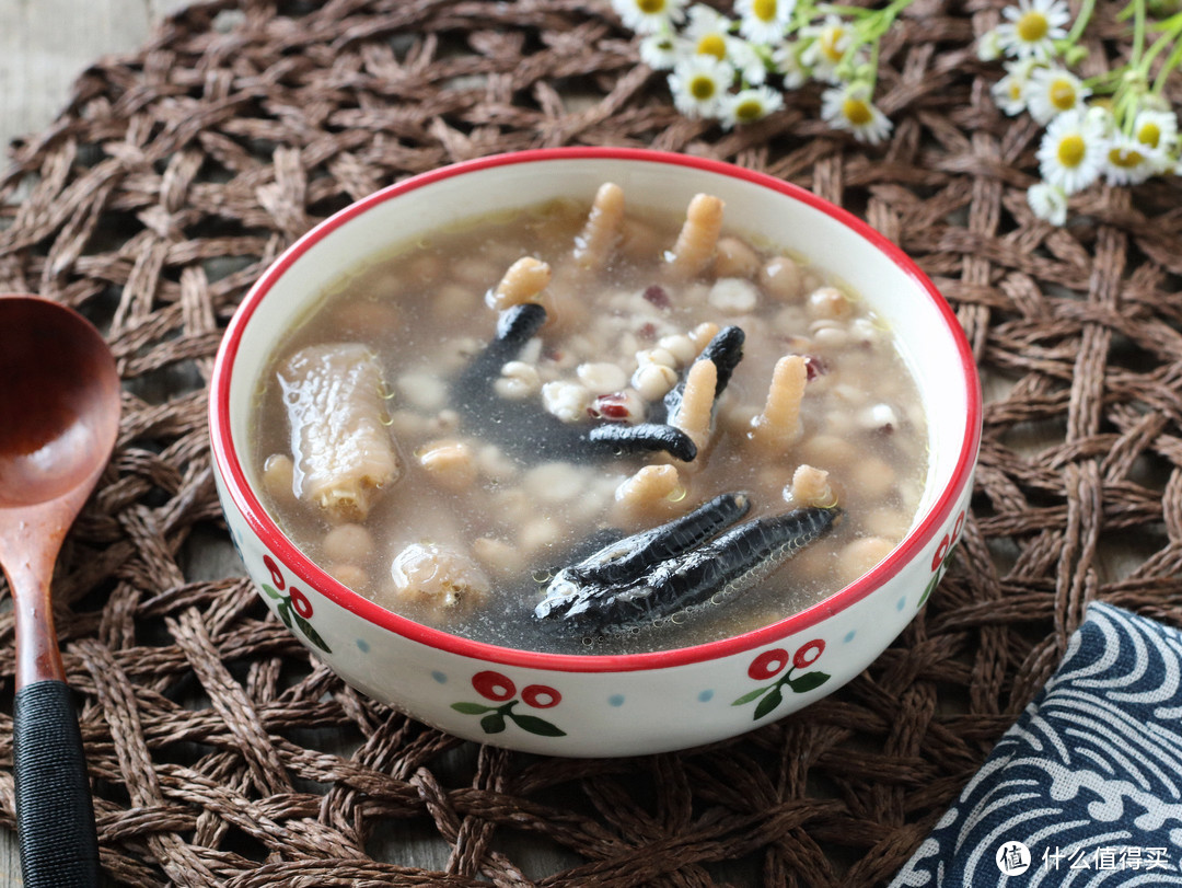 春天，广东人常煲这汤，食材简单胶原多多，美容又养颜，营养好喝又祛湿