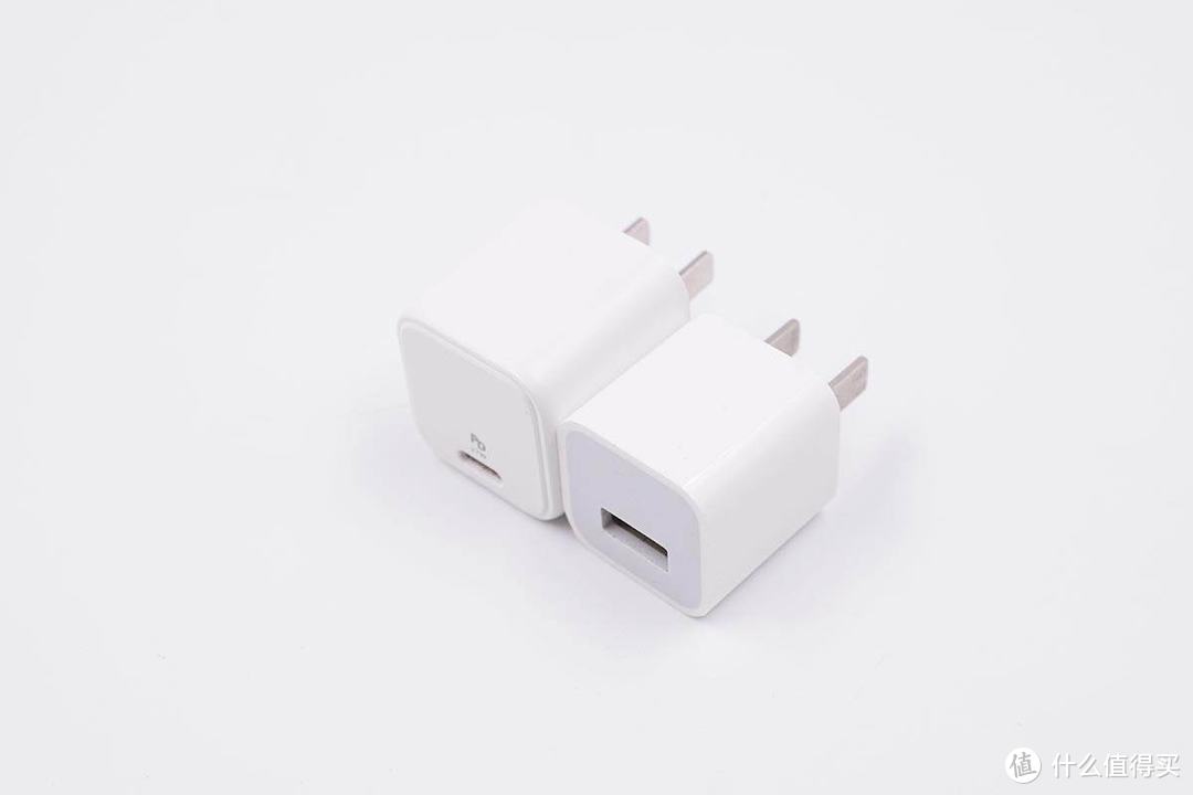 苹果5W充电器的大小，却有近6倍的性能表现，辉越光电27W充电器评测