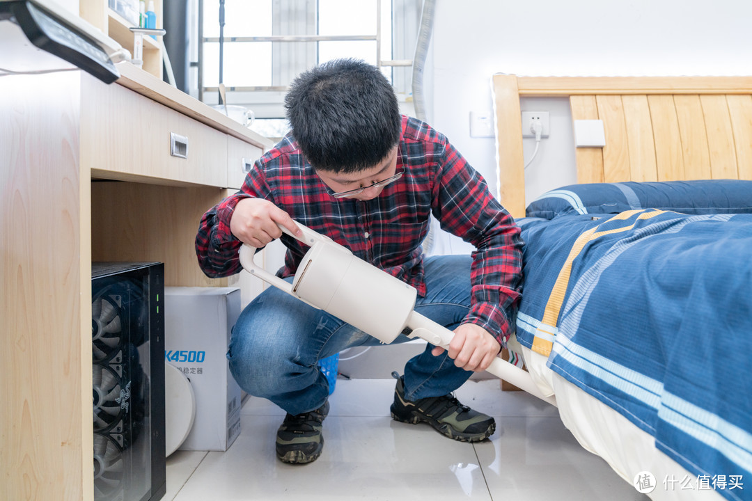 小居室 + 低预算，如何做好深度清洁？网易严选轻羽无线吸尘器或许能够帮到你